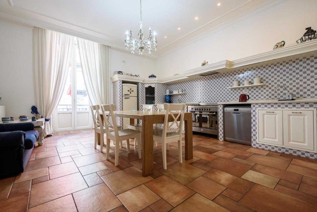 Palazzo Dello Spagnolo Suite Νάπολη Εξωτερικό φωτογραφία